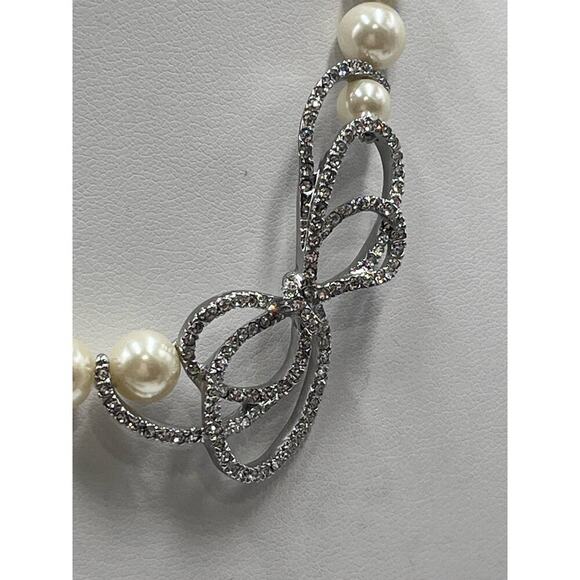 Carolee Signed Vintage Faux Pearl Pave Rhinestone Silver Tone Bow Necklace - Picture 3 of 15